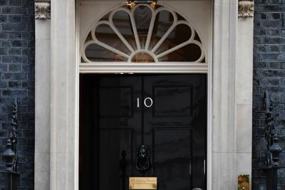 Coronavirus, scontro a Downing Street 